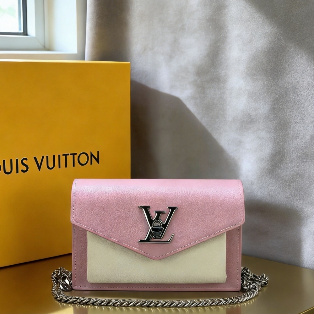 Louis Vuitton Lockme Chain Bag